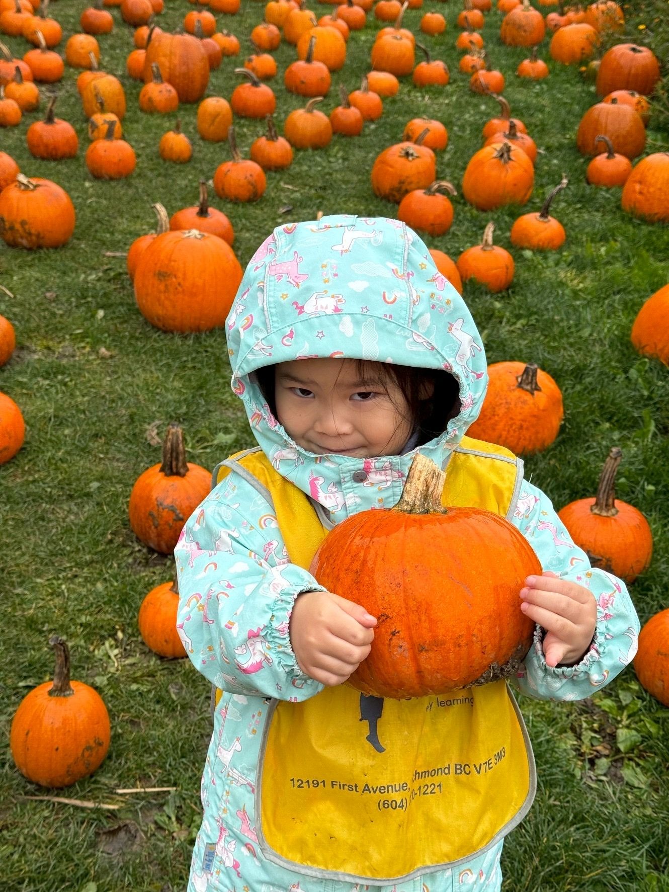 Halloween (3y10m)
