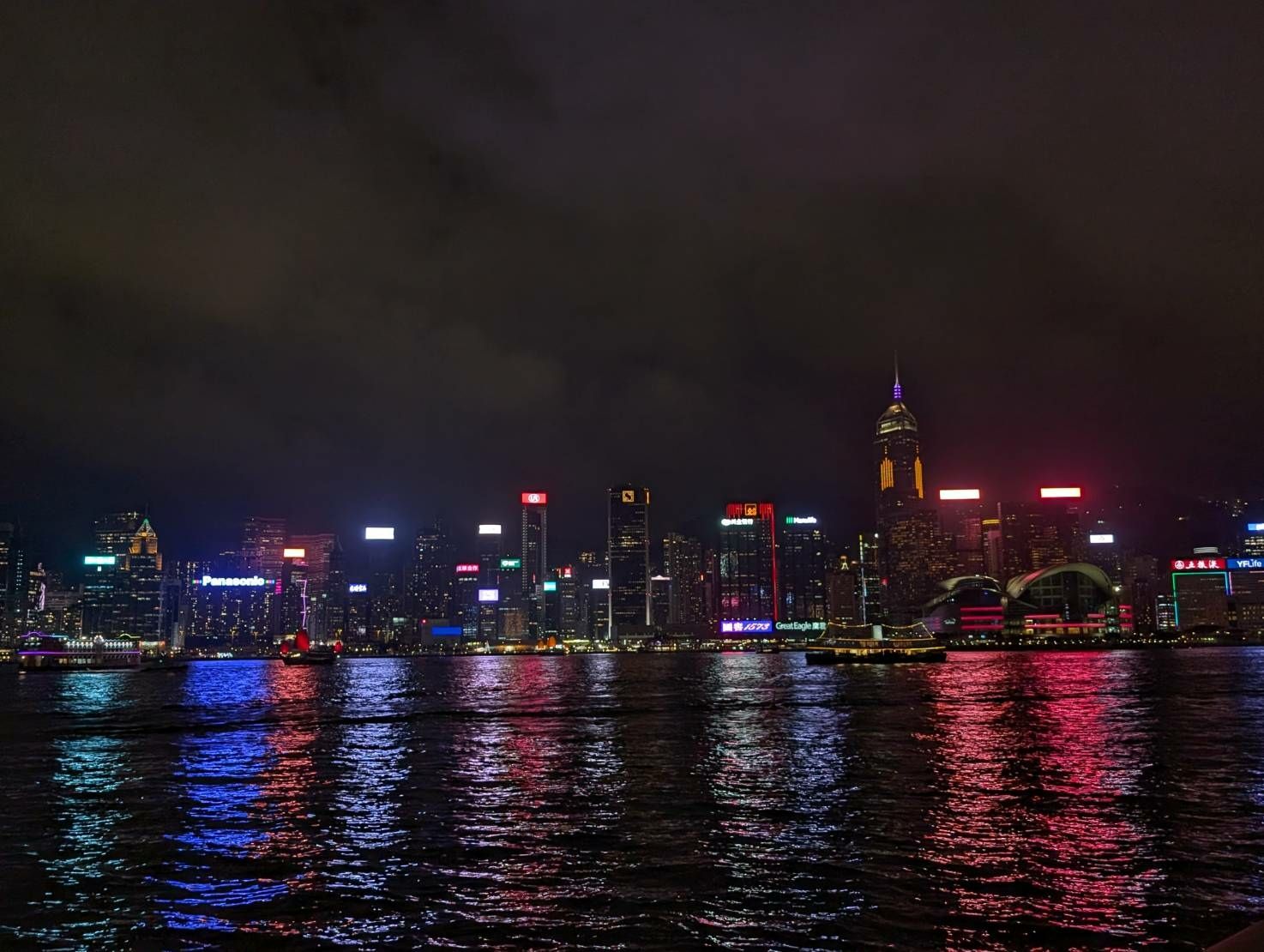 維多利亞港絕美夜景與夕陽,搭乘天星小輪到中環遊玩